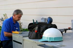 technician-repairing-an-AC-outdoor-unit
